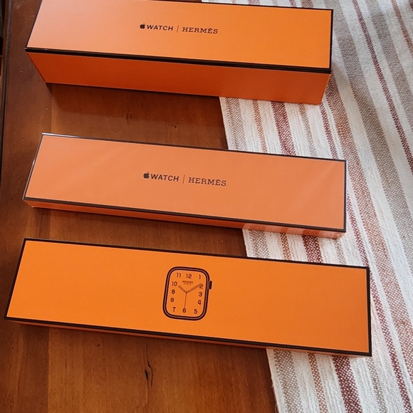 Apple Hermes Series 8 Watch - Picture 6 of 6